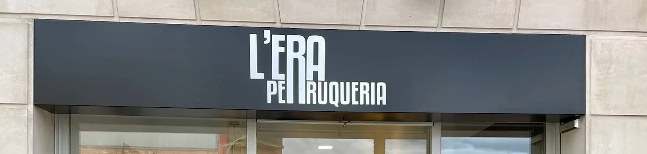Rètol de L'Era Perruqueria a la façana